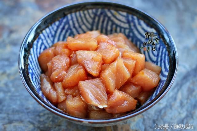 猪肉换个做法，焦香酥嫩，男人下酒孩子当零食，1次1斤不够吃