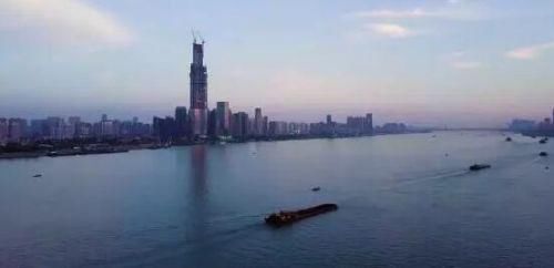 武汉绿地中心636最新进度曝光!华中第一高楼“壕”破天际