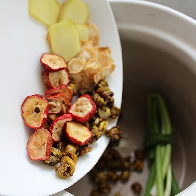 西洋参石斛乌鸡汤