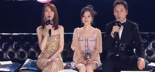 冯提莫同时两个跨年演唱会