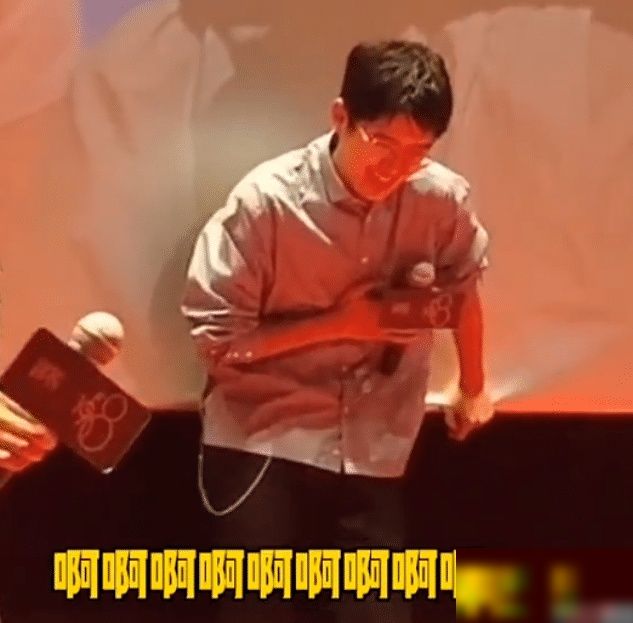 刘昊然现身路演，男粉丝在台下喊老公，刘昊然举动令我笑出声