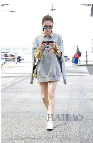 女生穿的小衣服样子 t010fbb651aeb0f6eb9.jpg
