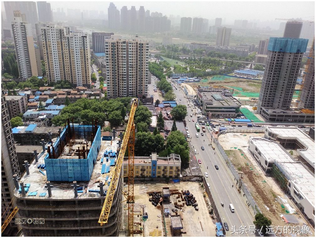 武汉硚口汉西路，地产大佬竞云集，百米住宅拔地起