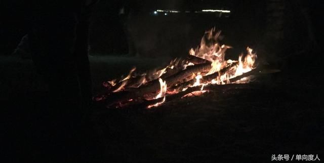 DAY16敦煌：穿越当金山无人区，抵达敦煌，沙漠露营