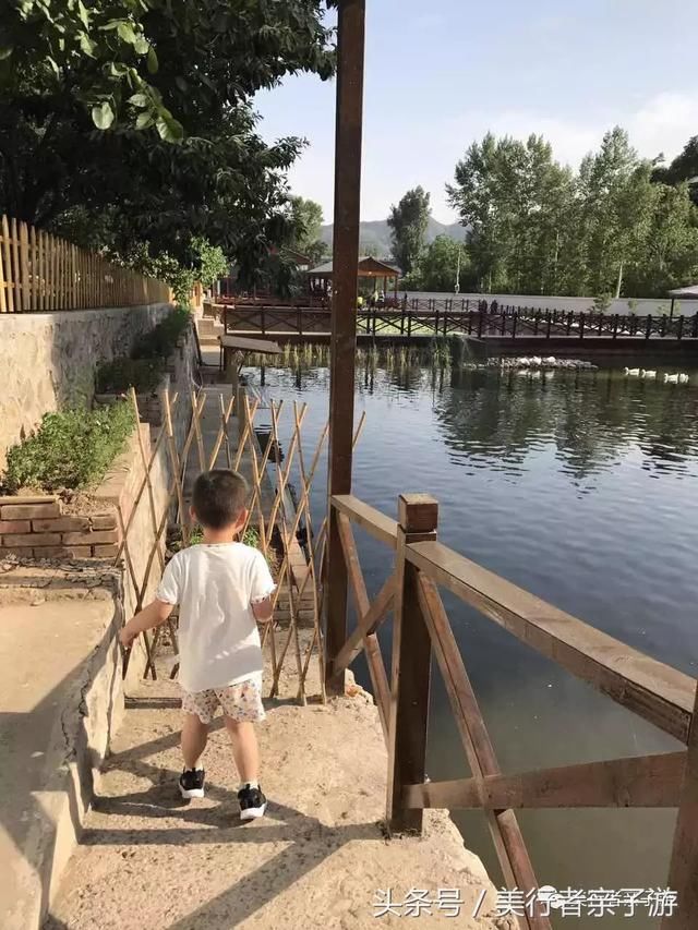 独家｜五一不涨价！人均200+，即可入住长城边儿上的荷塘月色！