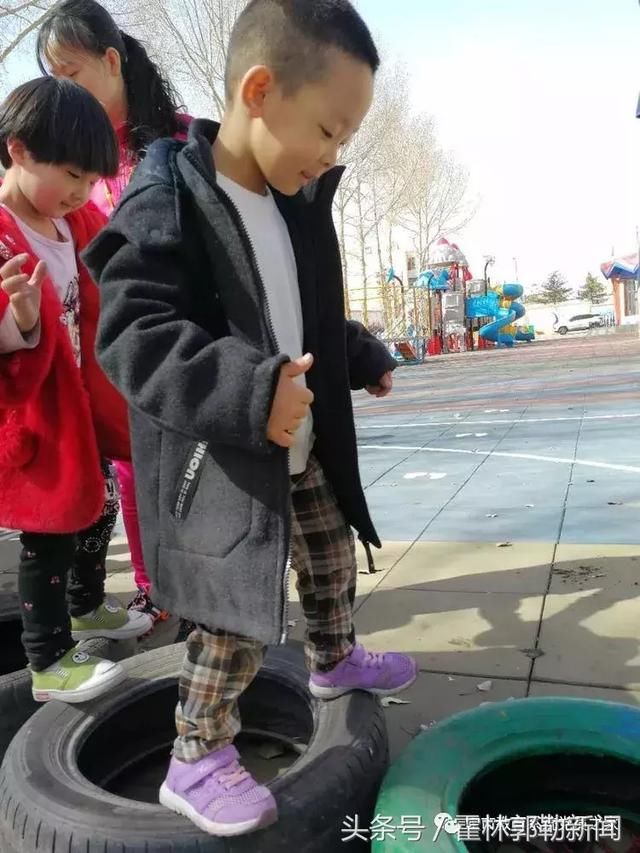 霍市第五幼儿园开展有趣的轮胎混龄体育游戏