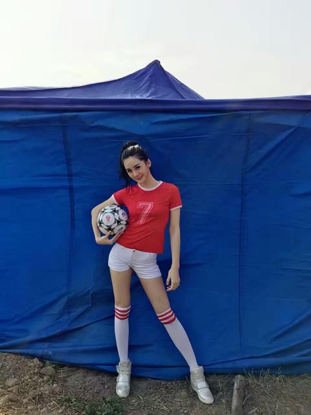 世界小姐祝C罗世界杯取得好成绩,写真真美!_【