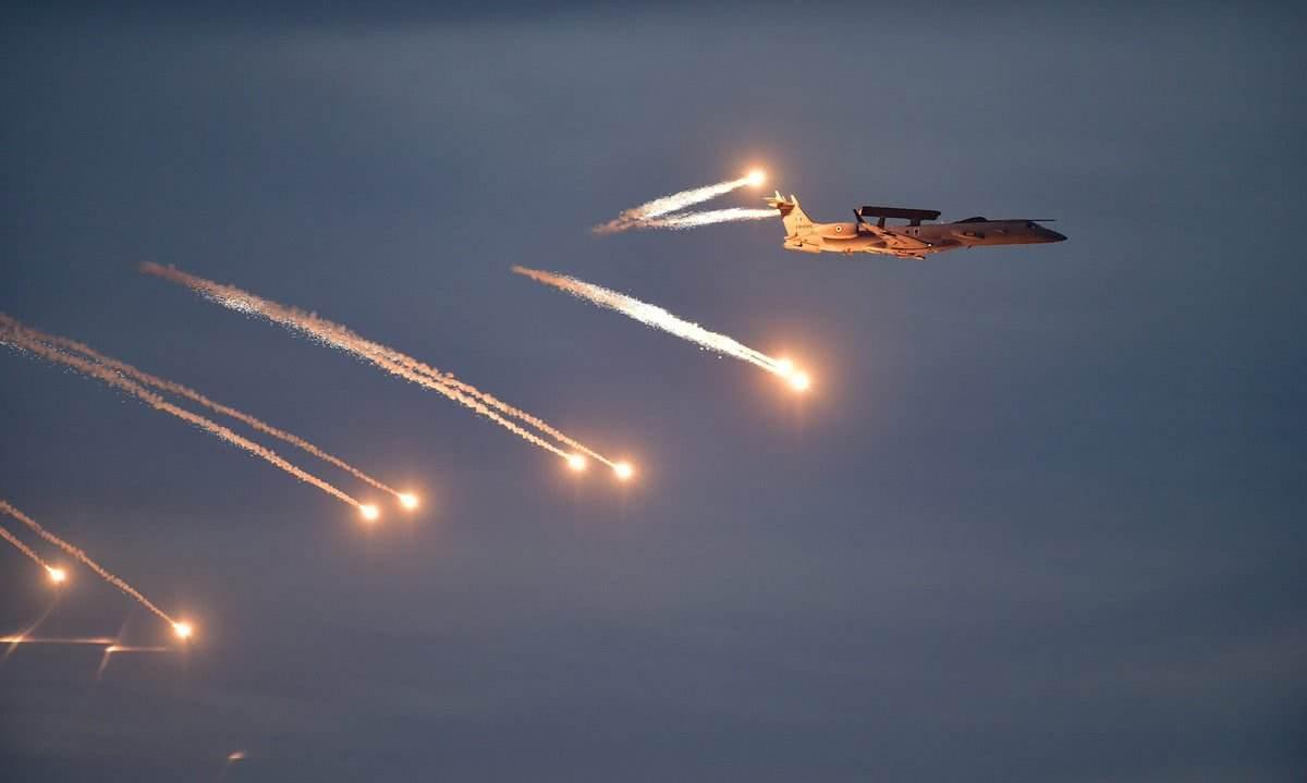 大批战机午夜出动,巴基斯坦境内遭密集轰炸,三