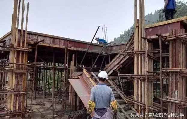 花50万农村建房想抬高身份，刷纯白色外墙，遭邻居们嘲笑像卫生院