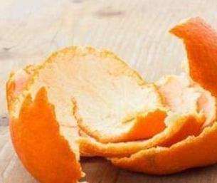 睡觉前把橘子皮贴在肚脐上,几天后,很多女人