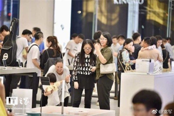 雷军晒南京小米之家旗舰店:面积超700平米