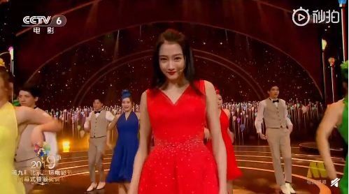 关晓彤为鹿晗庆生,同回鹿晗家