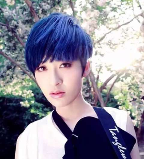 看看这些蓝头发是王俊凯的帅气还是迪丽热巴,