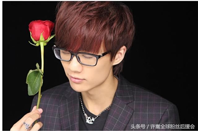 唱作俱佳的许嵩,如何评价他最新三首单曲?网友