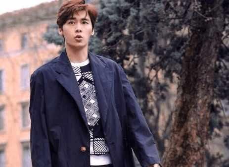 李易峰眼睛受伤, 曾合作过的导演微博表关心, 竟