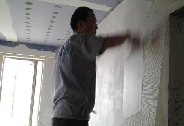女儿总说丈夫晚上不在家,妻子打电话他关机,请假回到家后她后悔