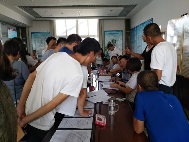 快讯达拉特旗就业服务局发放创业贷款为创业者