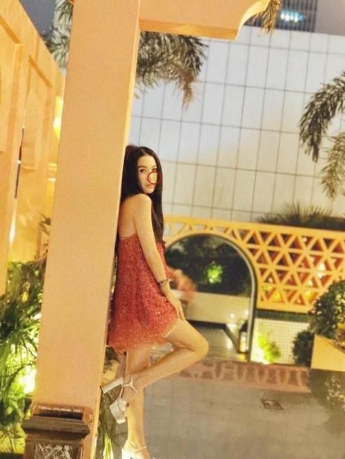 54岁温碧霞晒照向老公示爱，20年前的金童玉女，再同框时像父女