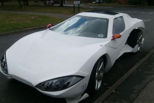 小伙没钱买豪车改装自己的雪佛兰,没想到法拉