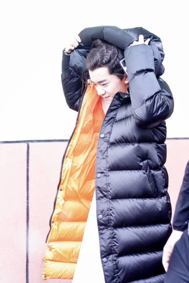 道横店月娥么?汪东城找她做了件奇葩羽绒服。