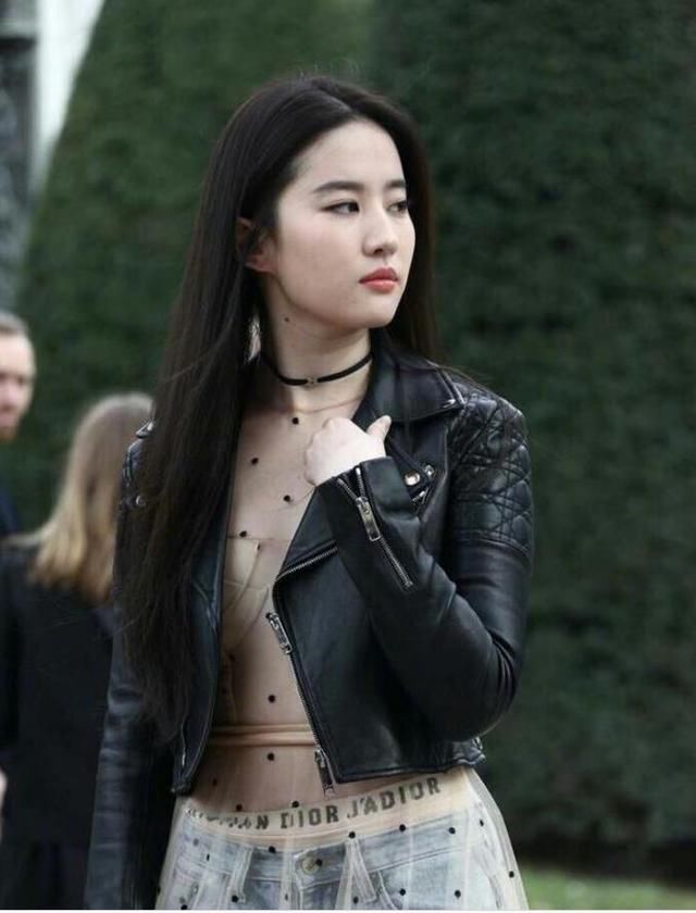 巴黎时装周"王子文比刘亦菲有仙气",是太自信还是自以为是!
