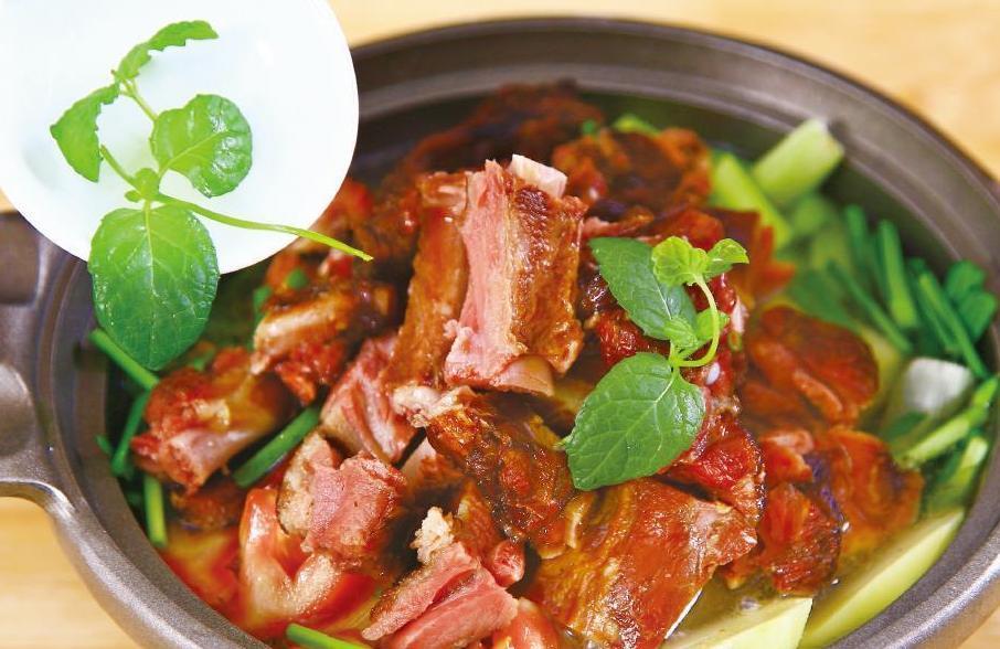 腊排骨火锅味道醇香, 回味无穷,在家里也能做出来!