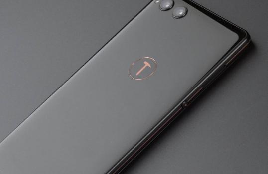 坚果是哪个手机旗下 t01136e7e51395a02c4.jpg