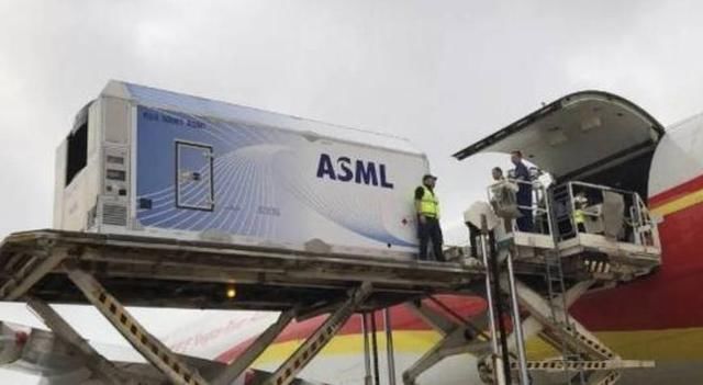 国内芯片制造厂商成功买下光刻机,中国芯片技