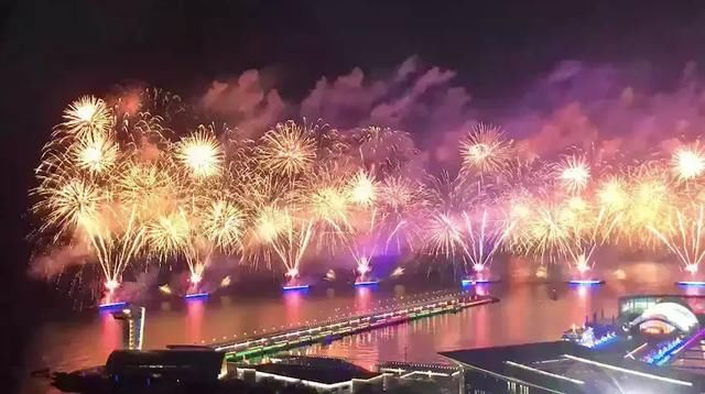 美爆了！上合倒计时，青岛烟花预演！一夜火遍全国！