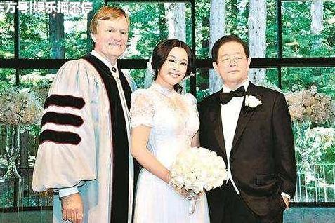 62岁的刘晓庆照片似少女,不老面容被揭穿 ,丈夫
