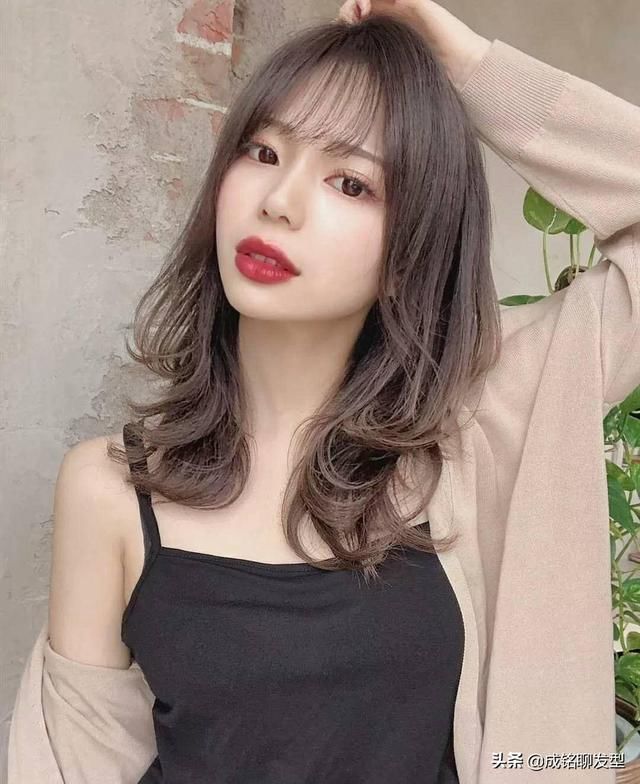 春节快到了,女生们v女生过年烫发,有好看的张子枫发型脸型图片