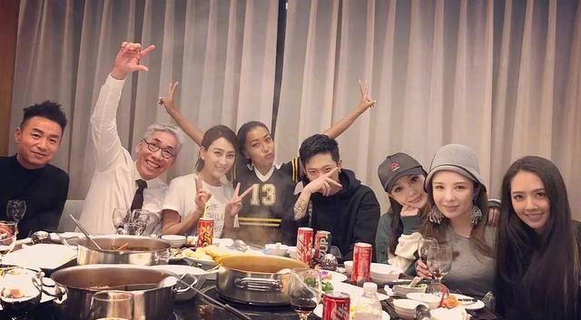 无中生有?李小璐坦荡荡留宿pgone家,搂腰拎包