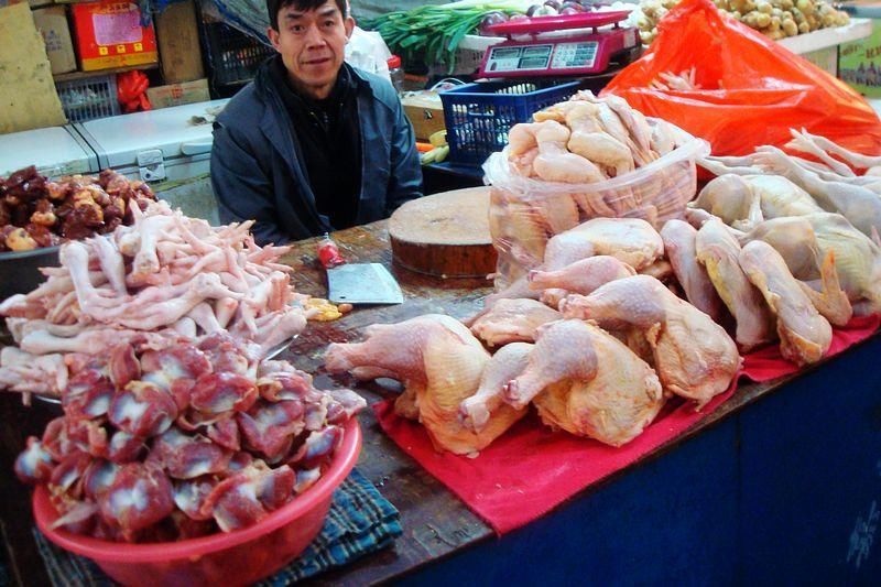 谁说新疆人过年不吃猪肉，就是越过年越便宜，24元一公斤随便挑