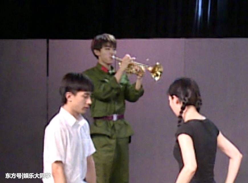 王俊凯放暑假啦!期末考试同学在谈恋爱,他却在