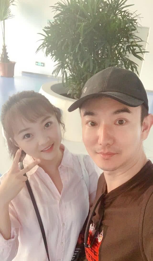 20岁林妙可首度演成年人角色,穿西装加短裙的她怎么还是像小孩 dafa888bet手机版