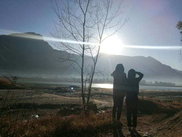 春节你们忙着拜年，他们却在春暖花开的地方尽享雪山