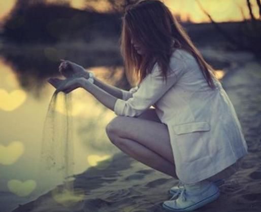 年少的我们相信,情到深处在一起,听不见风中的