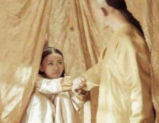 延禧攻略:魏璎珞第一次被宠幸,皇上看到她的贴