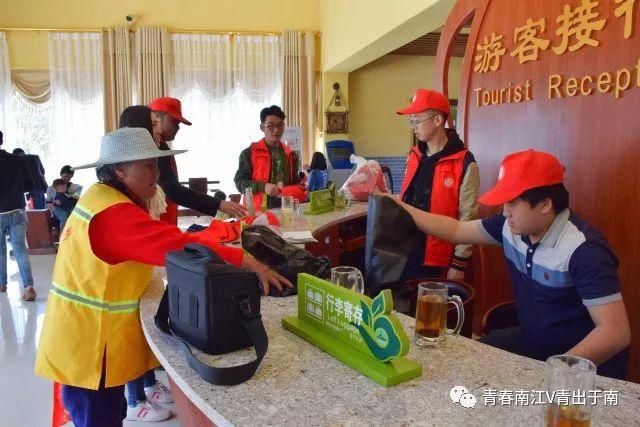 团县委组织西部计划志愿者服务茶文化旅游节,