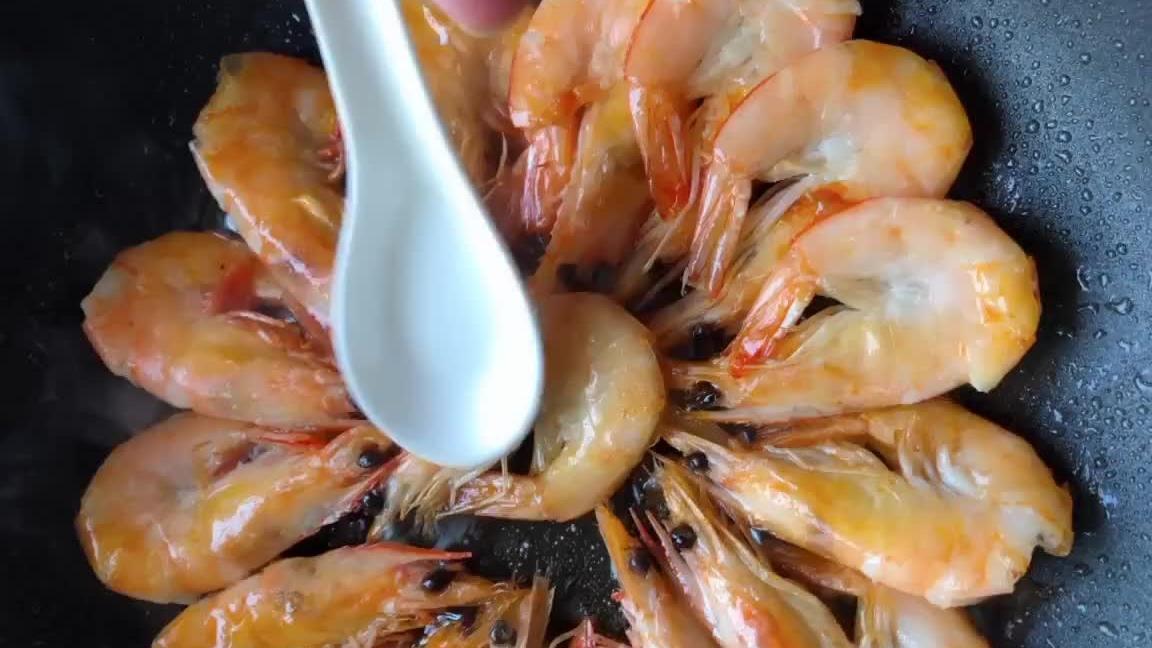 油焖大虾做法的步骤视频 t01169f4201a233a6e5.jpg