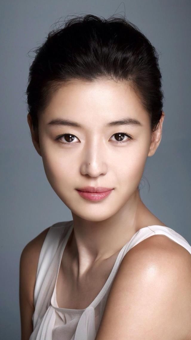 全智贤生二胎后首亮相,真的一如既往地美丽漂亮