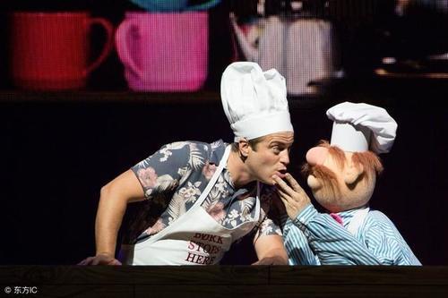 他找算命先生跟他算命,算命先生算到不敢做声