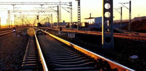 为什么铁道旁牌子上写禁止双弓,代表什么意思