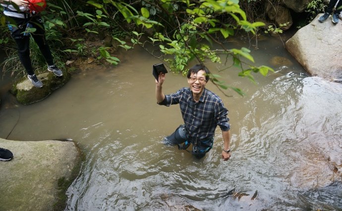 华为手机,掉进水里,要怎么处理?你知道吗?