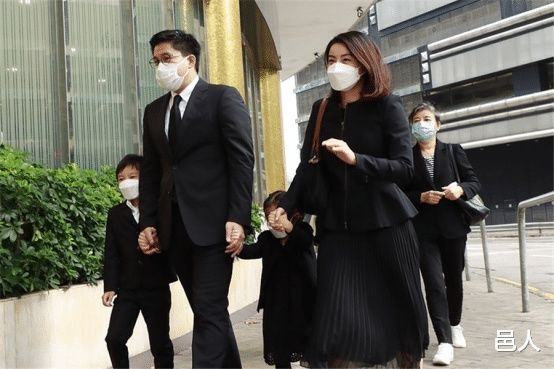 吕燕妮低调出殡，豪门原配的佼佼者，一生风光无限