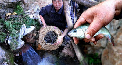 这个神秘的“流鱼洞”每天可流出千斤鱼，百姓吃了百年，如今因为