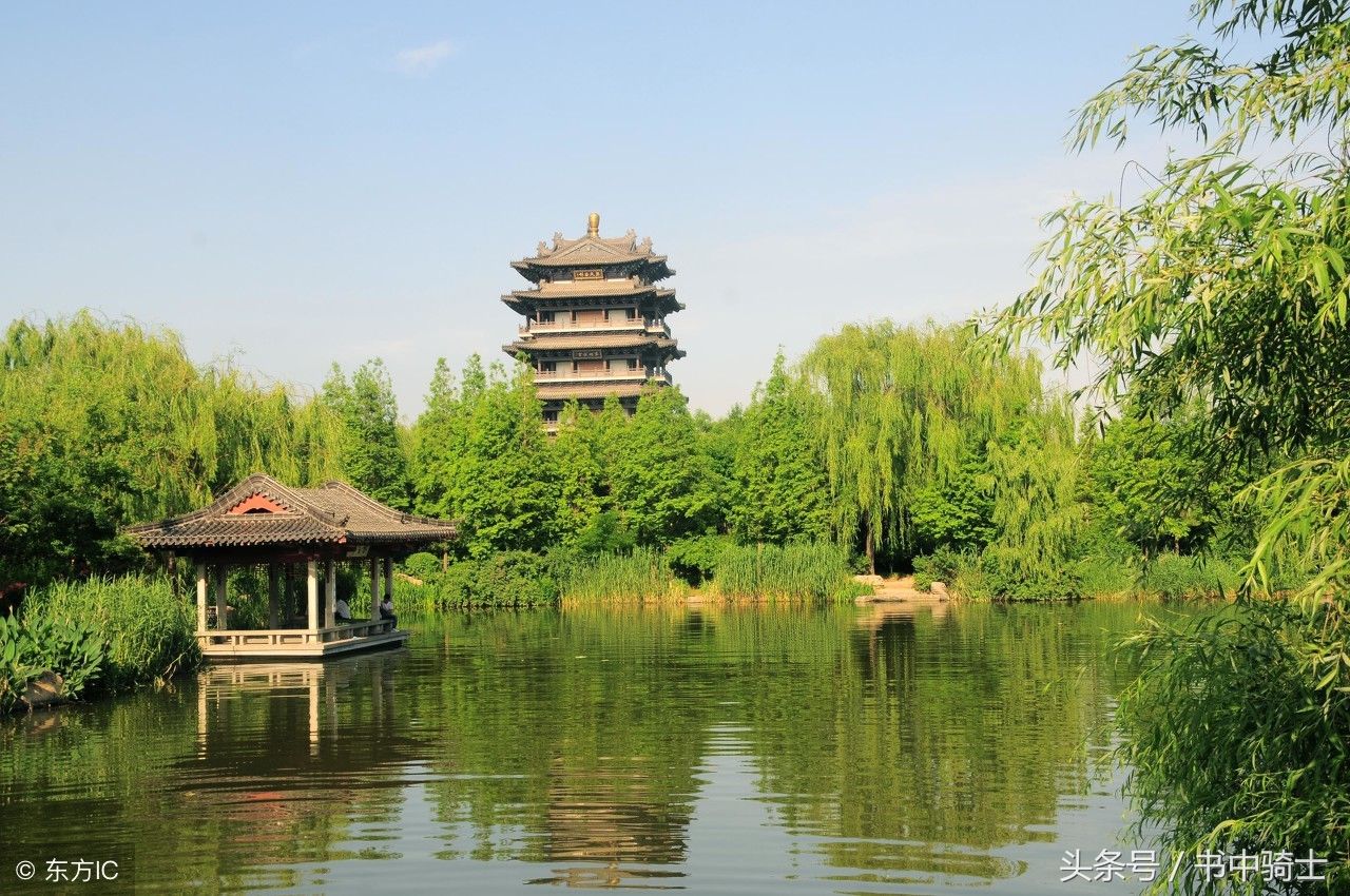 大明湖被誉为“中国第一泉水湖” 风景很美 你来过吗