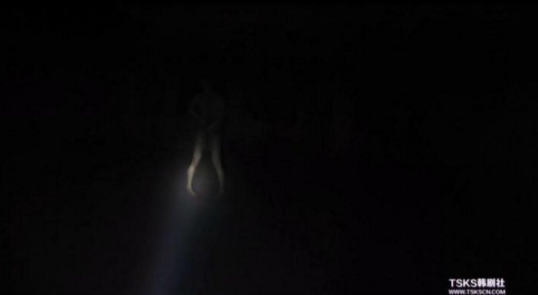 十年来韩国最恐怖的电影《昆池岩》,千万别一