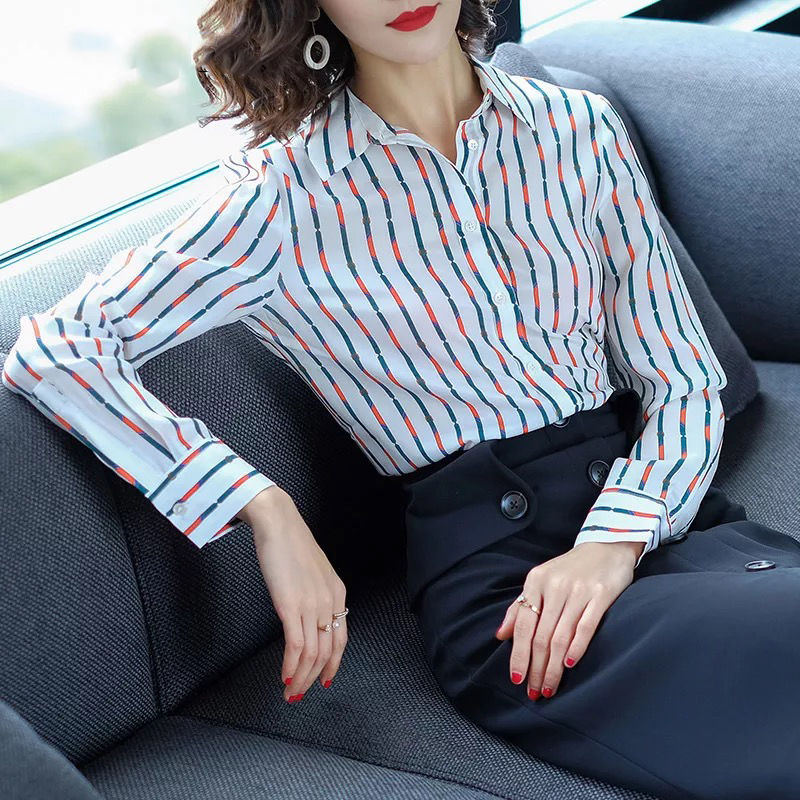 2018春刚出的新衬衣,真丝碎花款,透气除湿很好