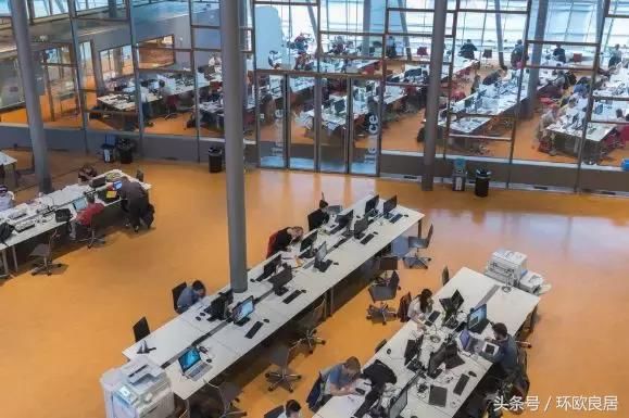 荷兰大学抵制英语教学?荷兰教育部:学费涨价!